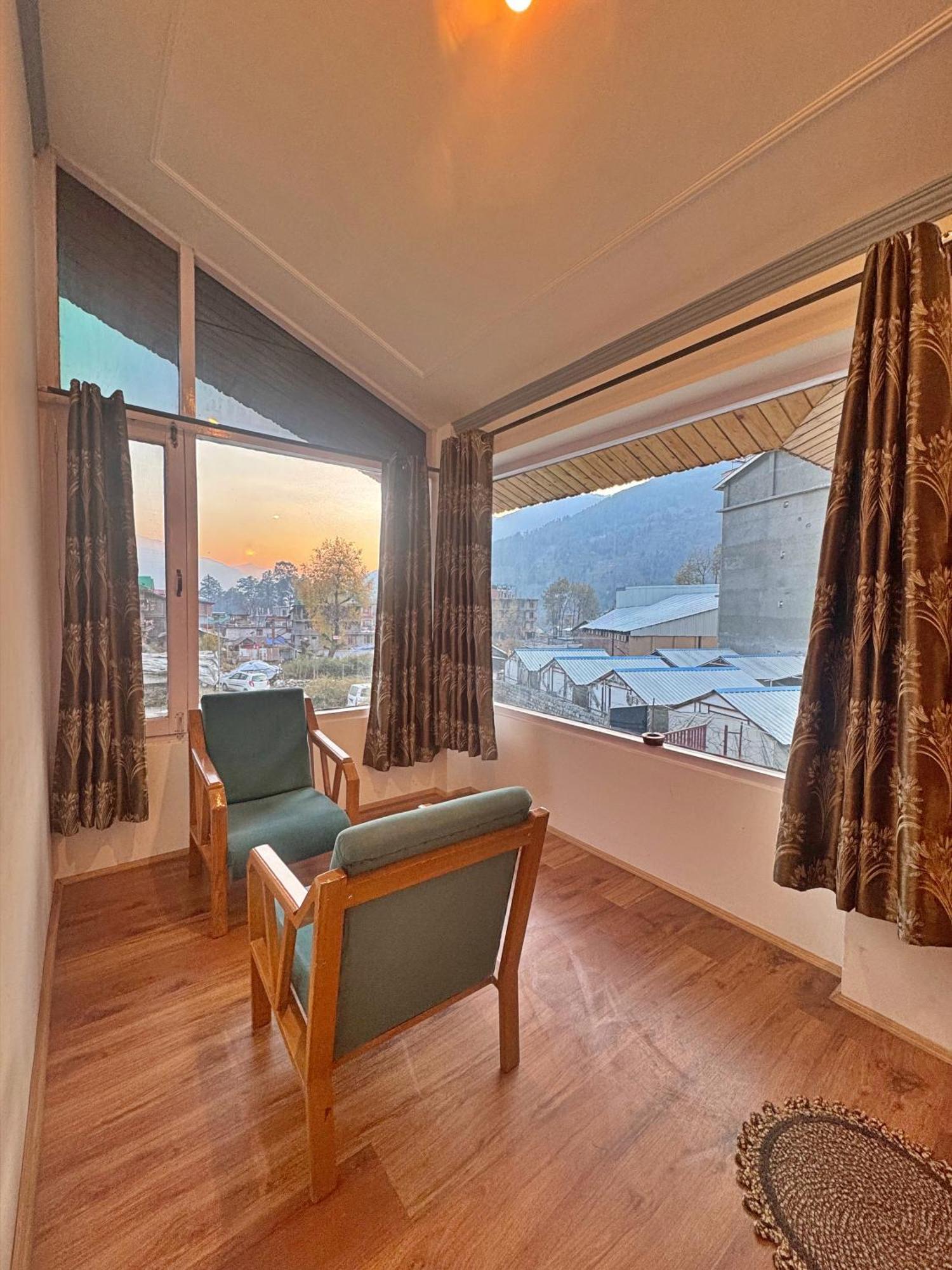 Sylvan Woods Cottage Manali  Bagian luar foto